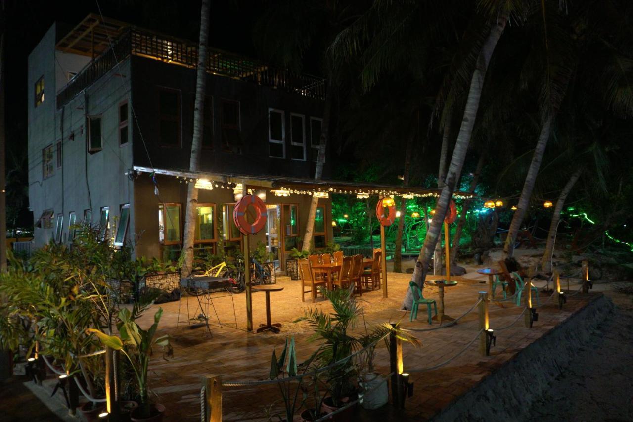 L Cafe Restobar & Lyn'S Guest House San Juan  Eksteriør billede