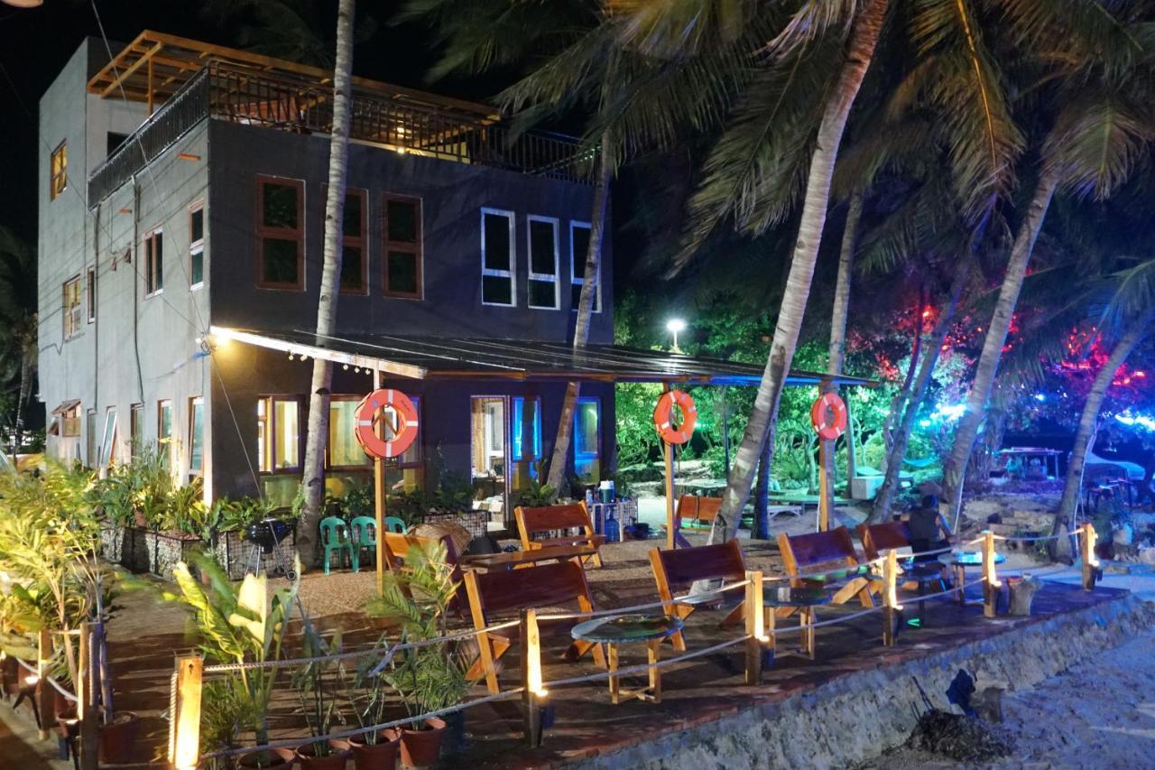 L Cafe Restobar & Lyn'S Guest House San Juan  Eksteriør billede